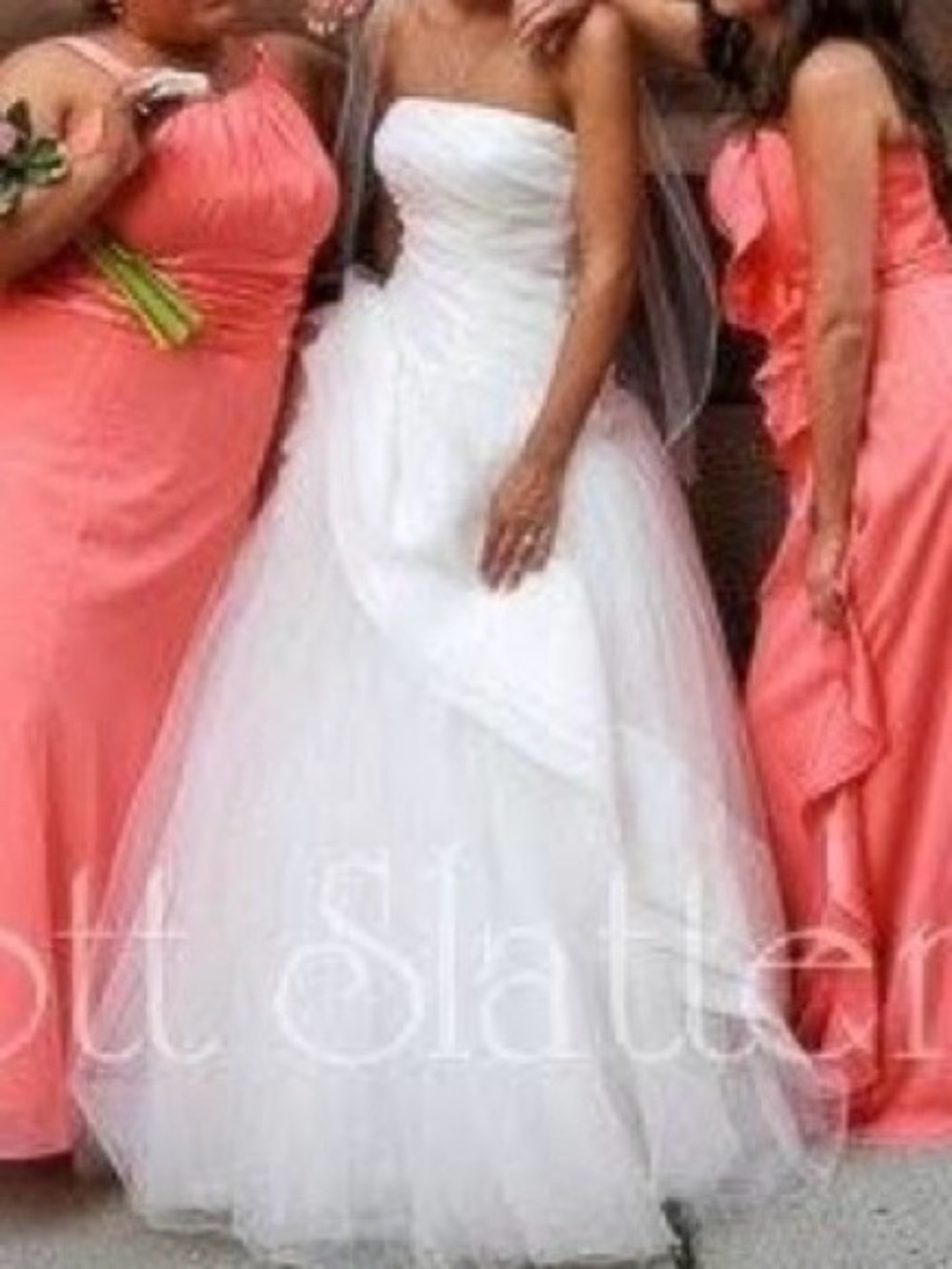 Vera Wang White Strapless Sweetheart Ball Gown Wedding Dress